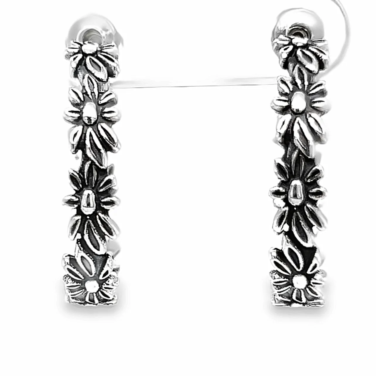 P536 Daisy Medium Hoop Earrings