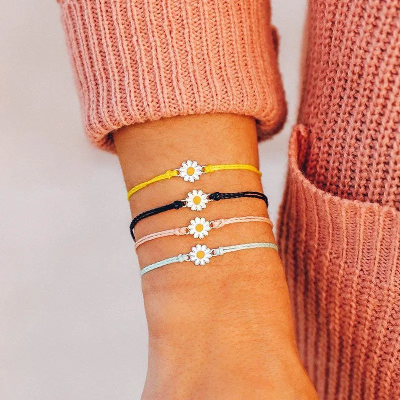 Pura Vida Daisy Charm Bracelet ~ Winterfresh