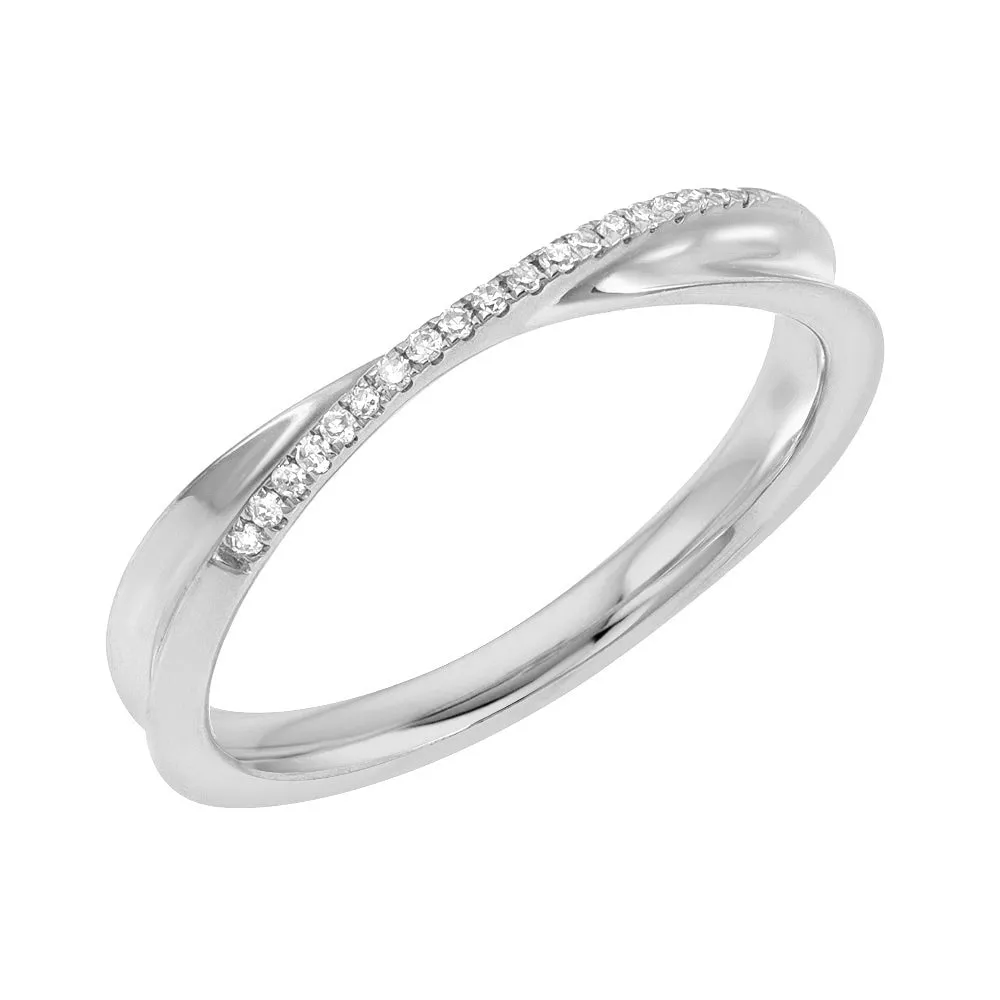 Twist Band With A Line Of Diamonds